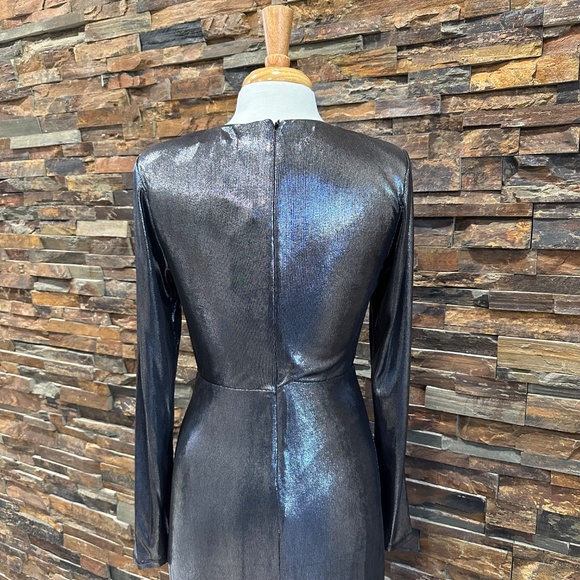 Jewel BADGLEY MISCHKA Silver Metallic Ruched Gown with High Slit Size 6 - Picture 7 of 9